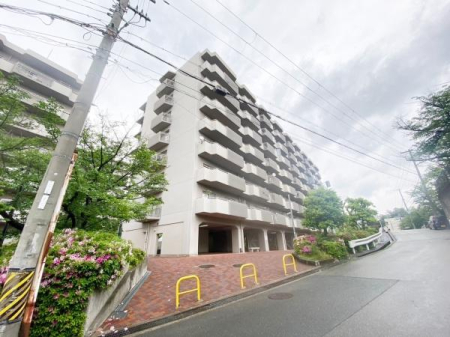 大阪府吹田市樫切山の中古マンションの現地外観写真